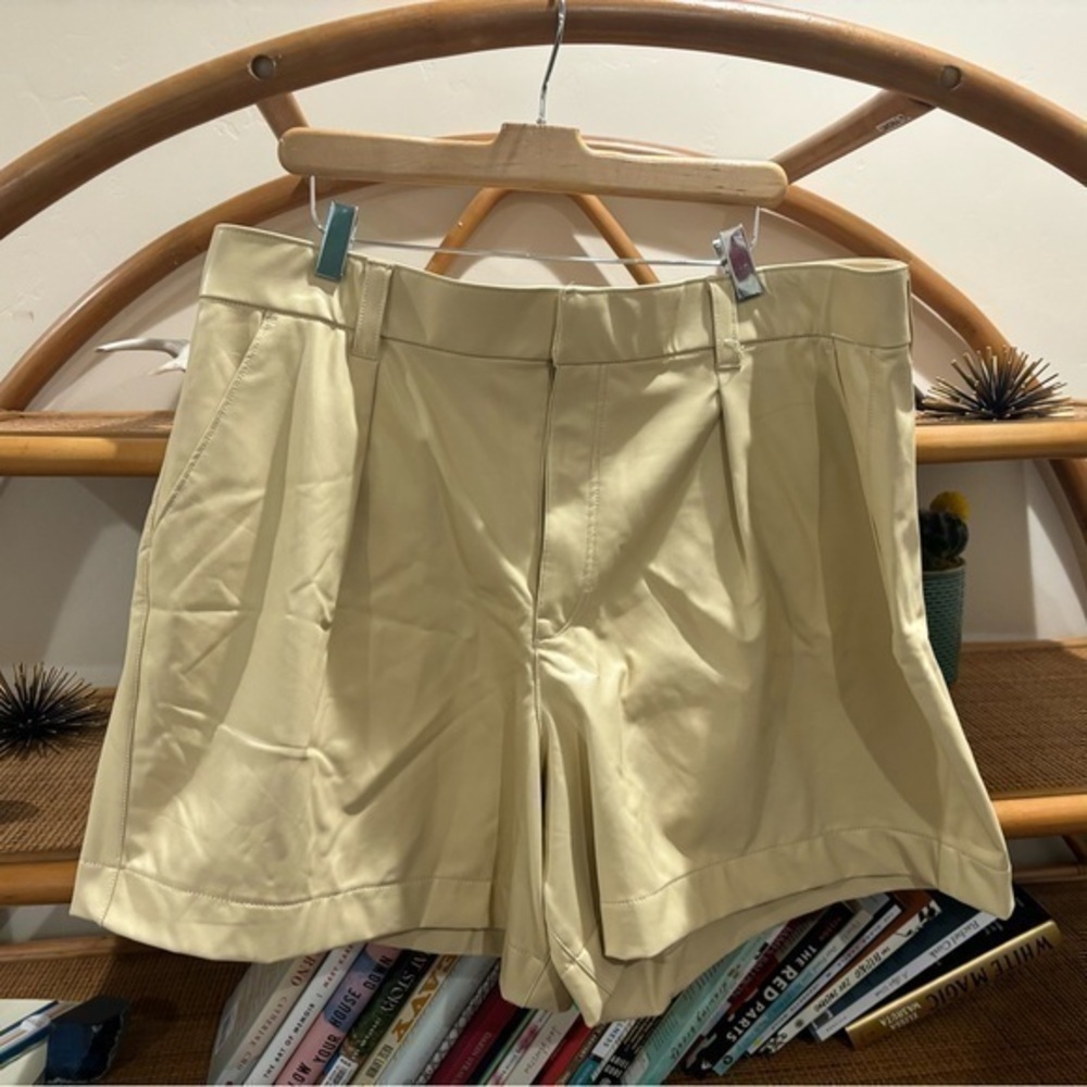 NWOT Abercrombie and Fitch women’s faux leather shorts